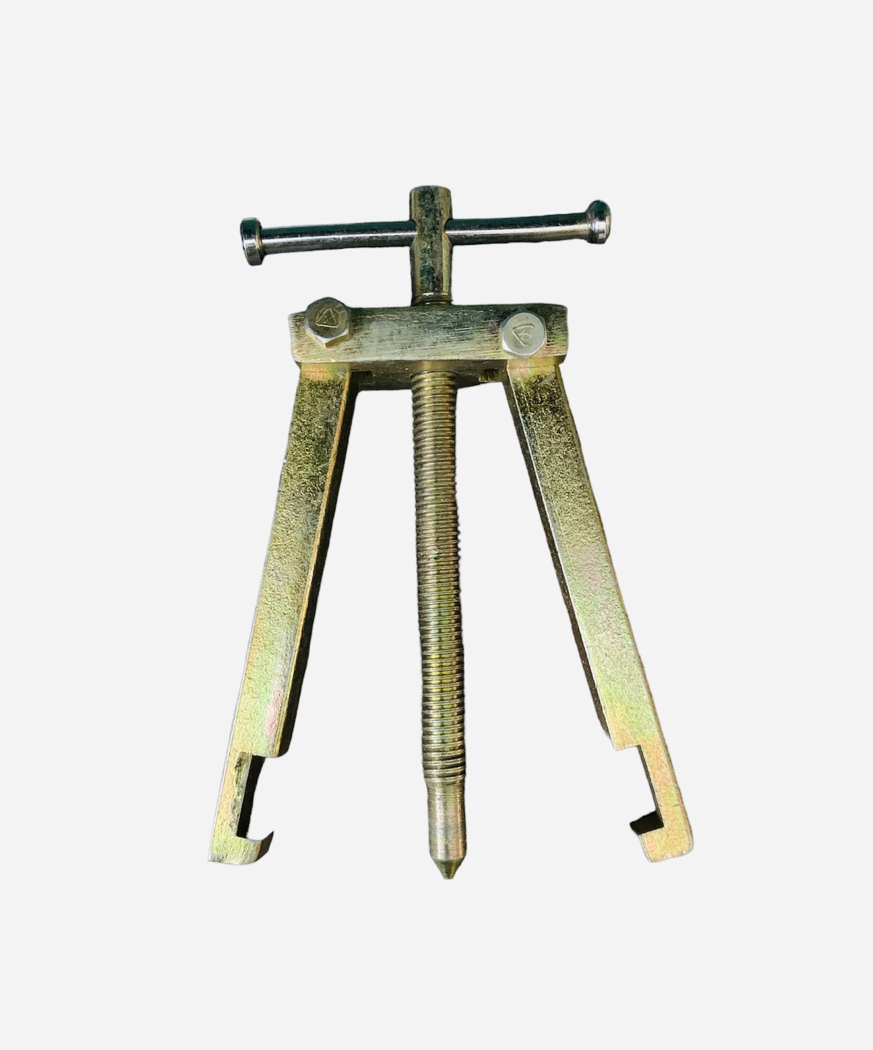 EmmEmm Premium Square Leg Fan Bearing Puller Armature Puller with Reverse Jaws Lever Tool (12 cm) EmmEmm Premium Square Leg Fan Bearing Puller Armature Puller with Reverse Jaws Lever Tool (12 cm)