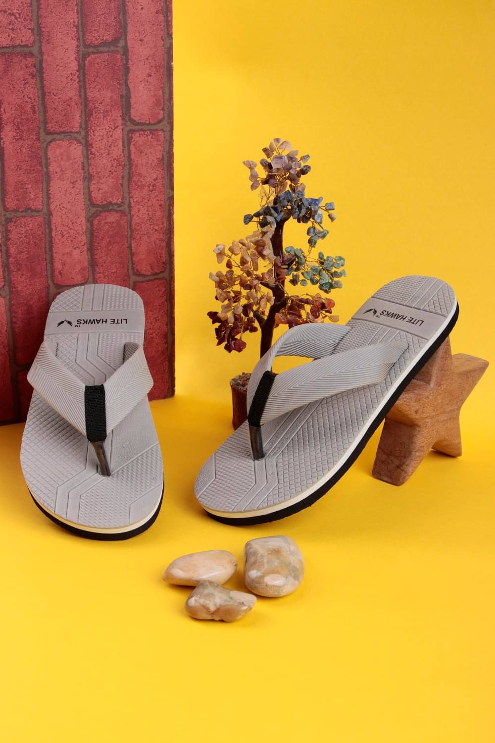     			LiteHawks Grey Men's Daily Slipper