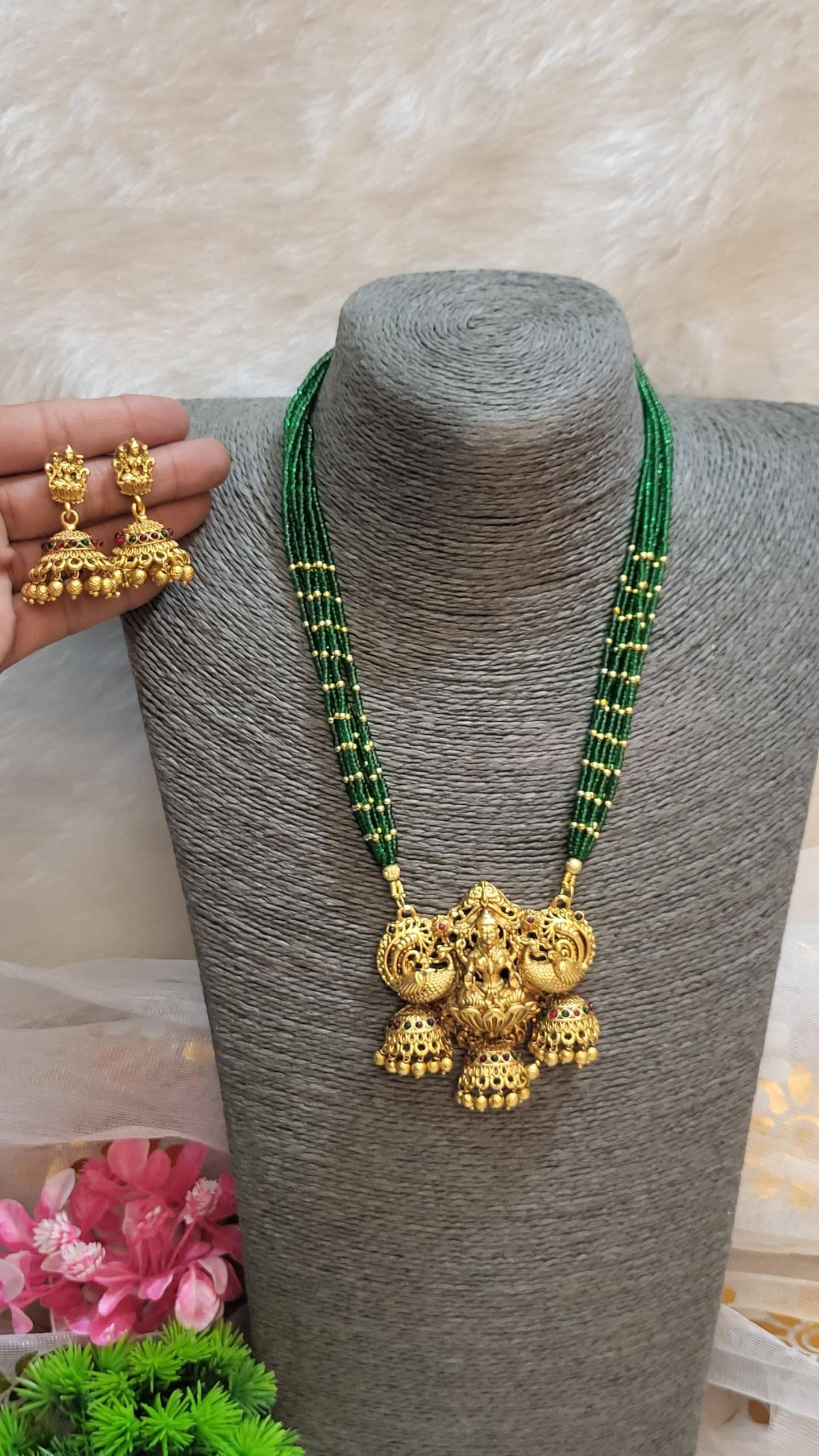     			SAJSHRUNGAR JEWELLERY Green Copper Necklace Set ( Pack of 1 )