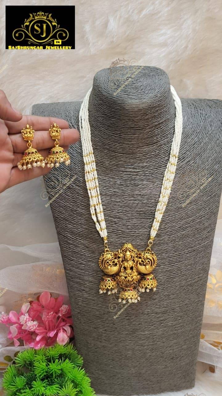     			SAJSHRUNGAR JEWELLERY Off White Copper Necklace Set ( Pack of 1 )