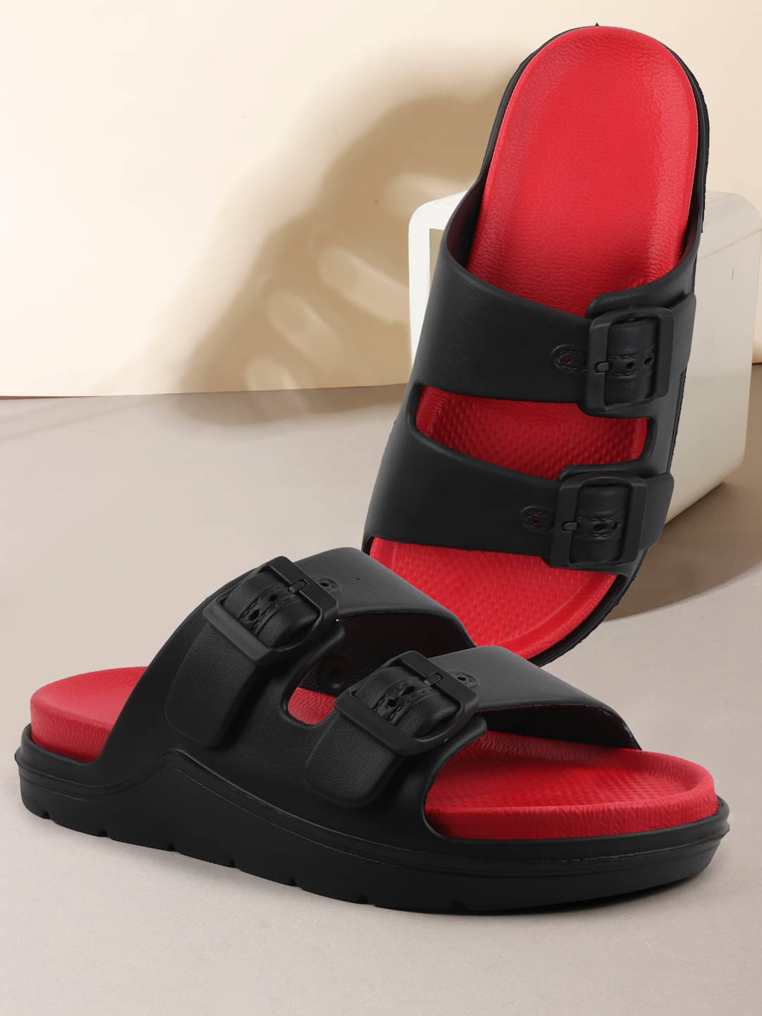     			Qrite - Red Men's Sandals