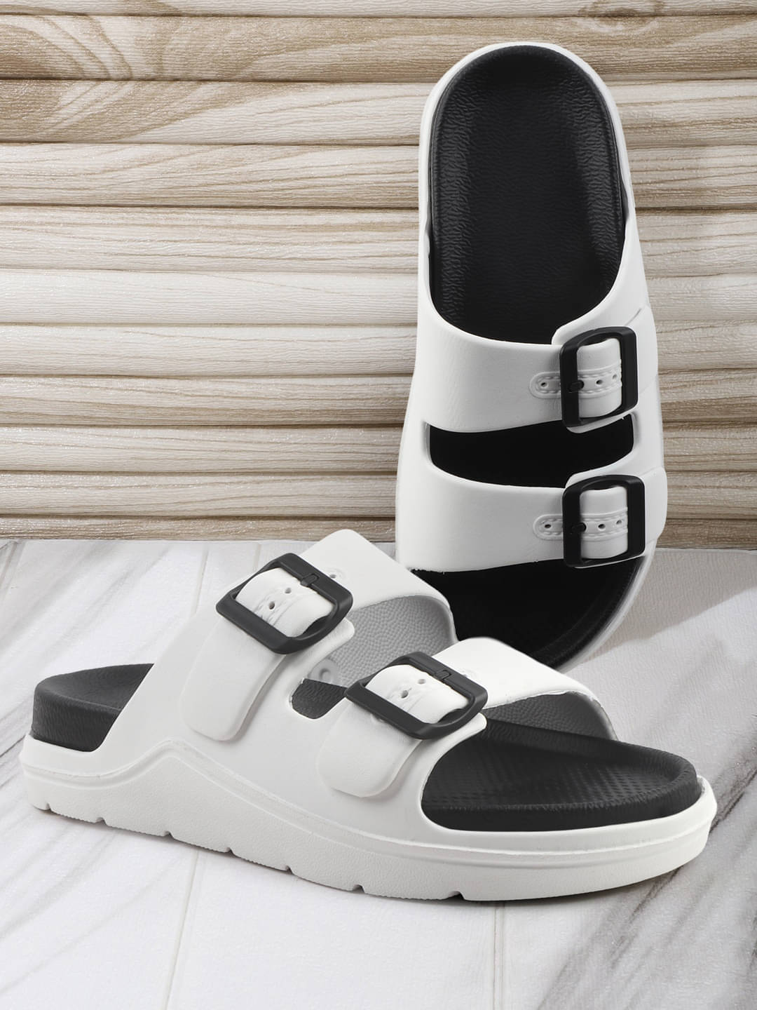     			Qrite - White Men's Sandals