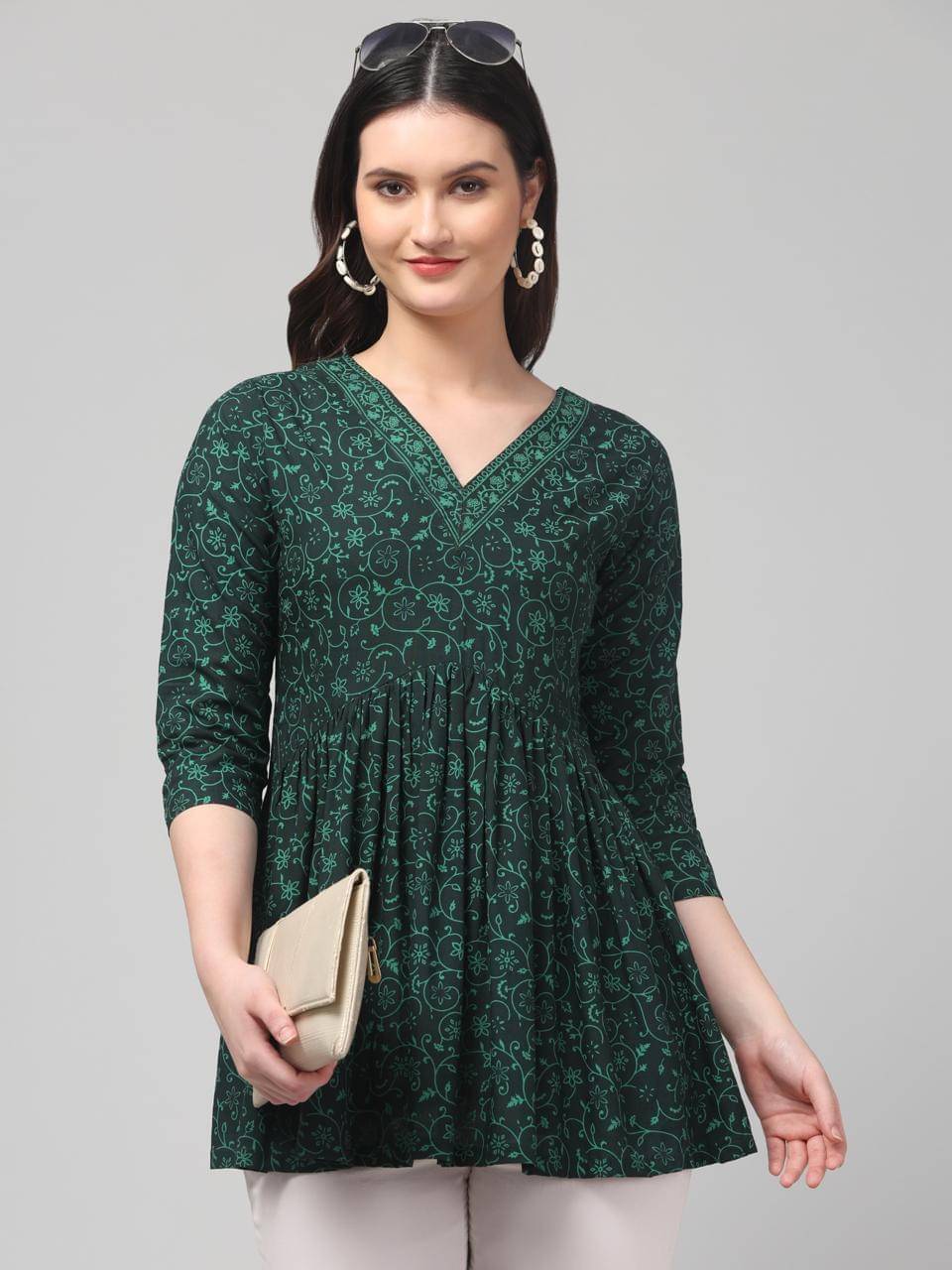 Aura Glam Women Viscose Rayon Printed Flared Kurti ( Green )     			Aura Glam Women Viscose Rayon Printed Flared Kurti ( Green )