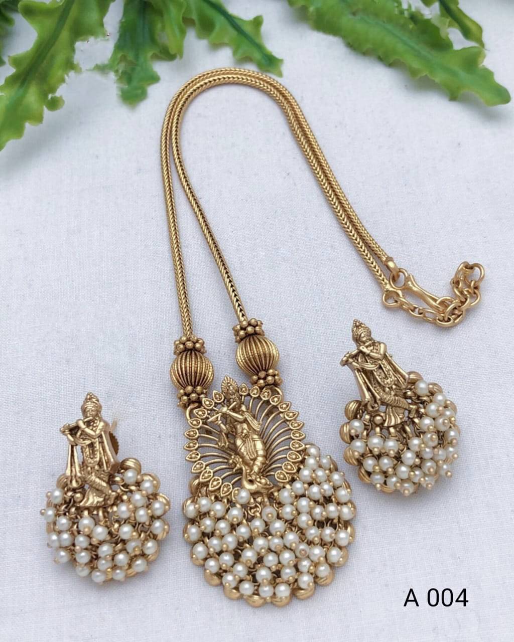     			Gold Covering and Fancy Jewellery Multicolor Brass Necklace ( Pack of 1 )