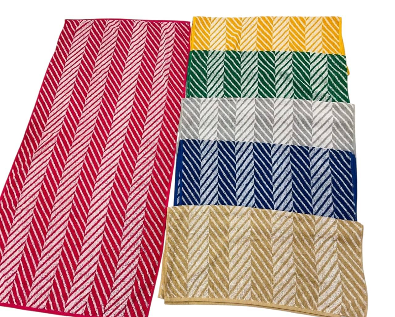     			Satisfyn Pack of 1 Cotton 400 -GSM Bath Towel ( Multicolor )