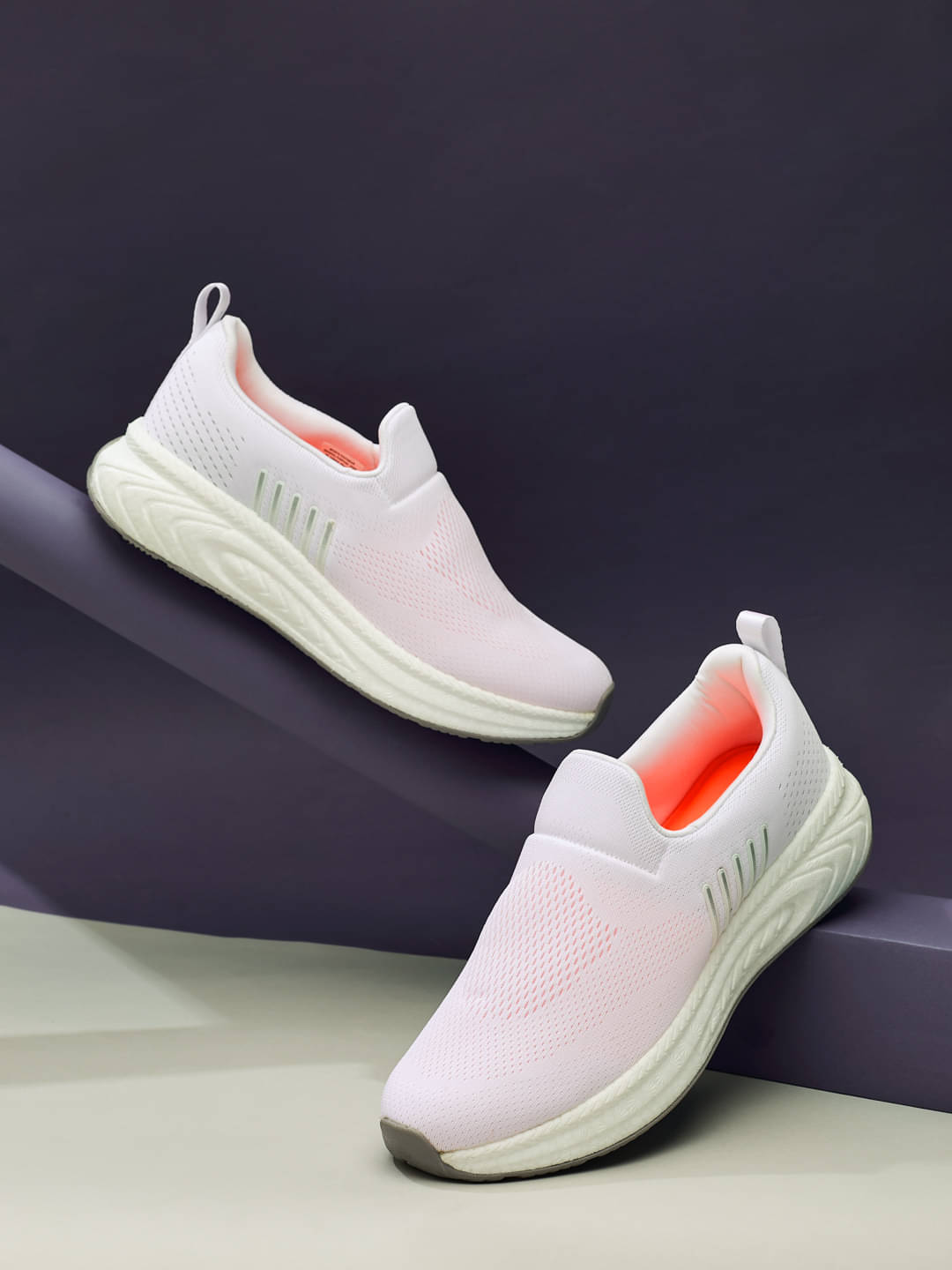     			Campus BALLER White Men's Sports Running Shoes