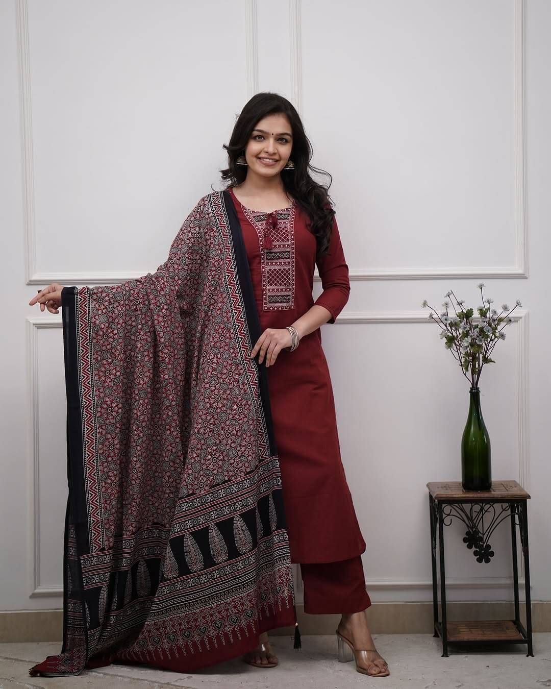 Parnavi Women Rayon Embroidered Straight Kurti With Pants ( Maroon ) Parnavi Women Rayon Embroidered Straight Kurti With Pants ( Maroon )