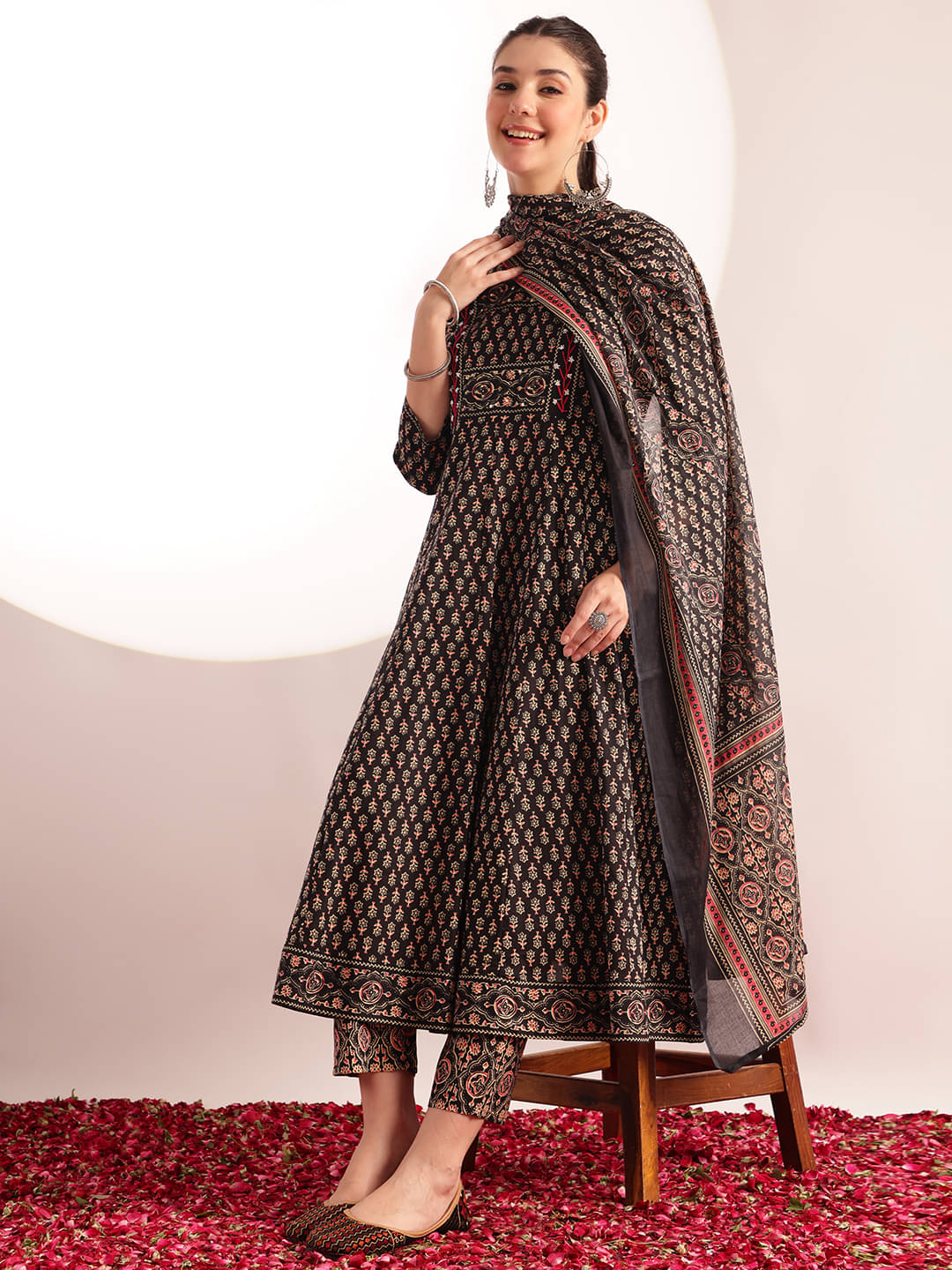 Vbuyz Women Cotton Printed Anarkali Kurti With Pants ( Black )     			Vbuyz Women Cotton Printed Anarkali Kurti With Pants ( Black )