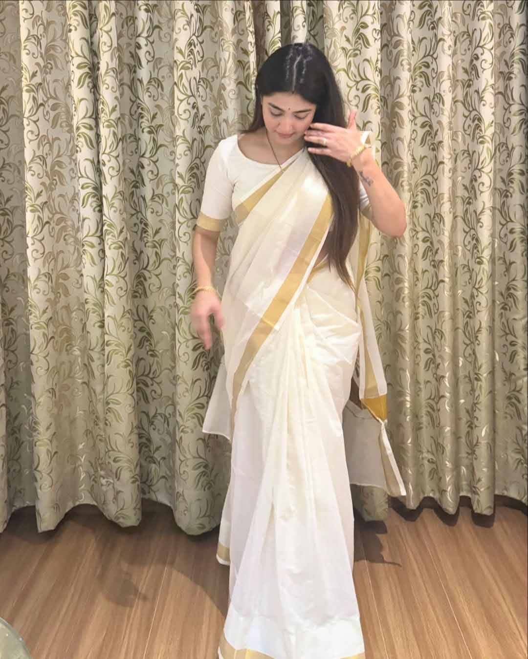 luffy luke Cotton Blend Solid Venkatagiri Saree With Unstitched Blouse Piece ( White )     			luffy luke Cotton Blend Solid Venkatagiri Saree With Unstitched Blouse Piece ( White )