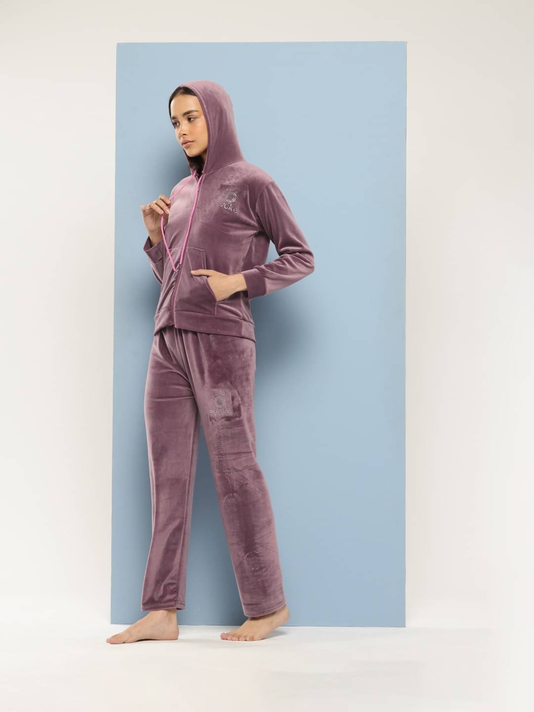     			Aarika Women Solid Sweatshirt With Trousers Co-Ord Set ( Pink )