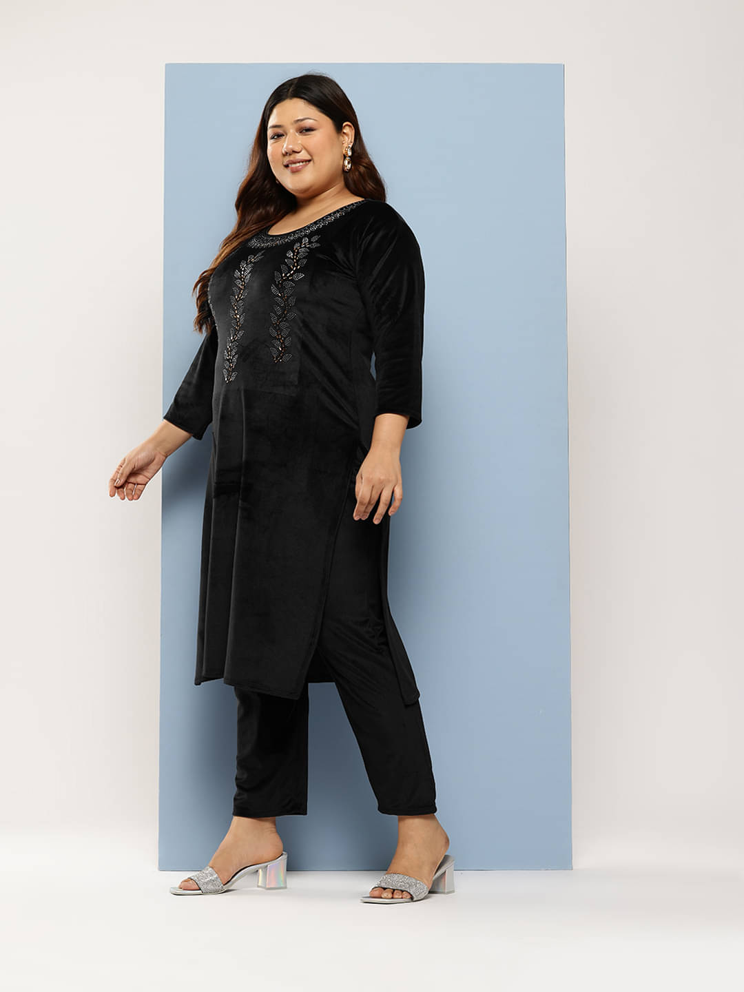 Aarika Women Velvet Embellished Straight Kurti With Pants ( Black )     			Aarika Women Velvet Embellished Straight Kurti With Pants ( Black )