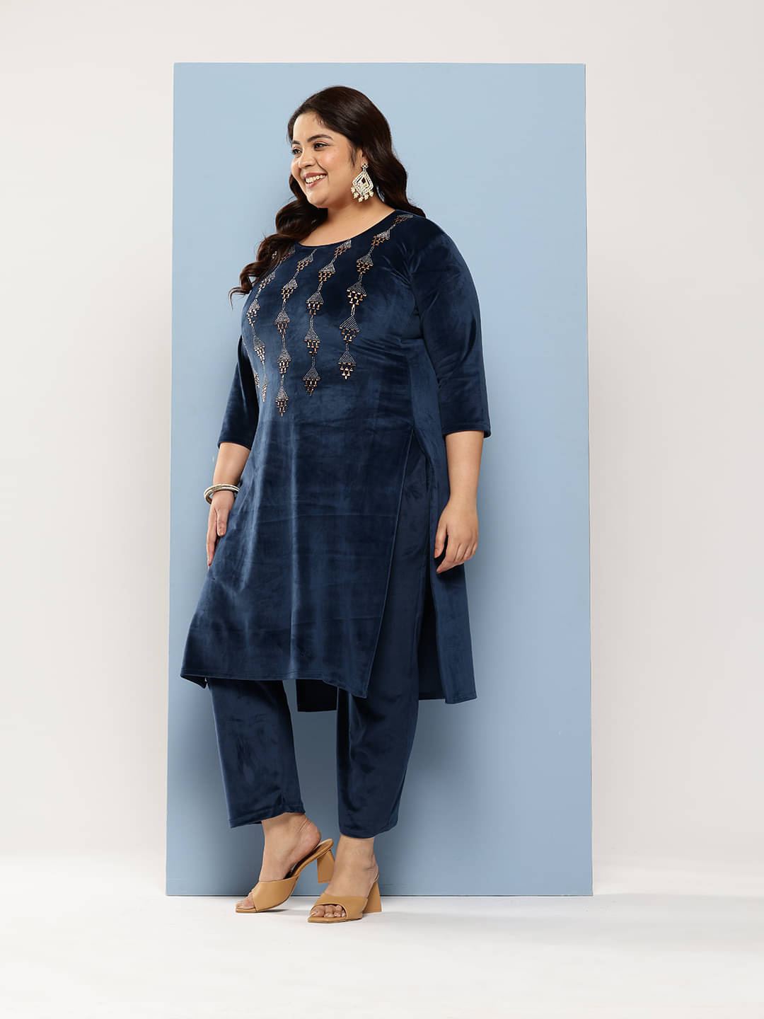     			Aarika Women Velvet Embellished Straight Kurti With Pants ( Blue )