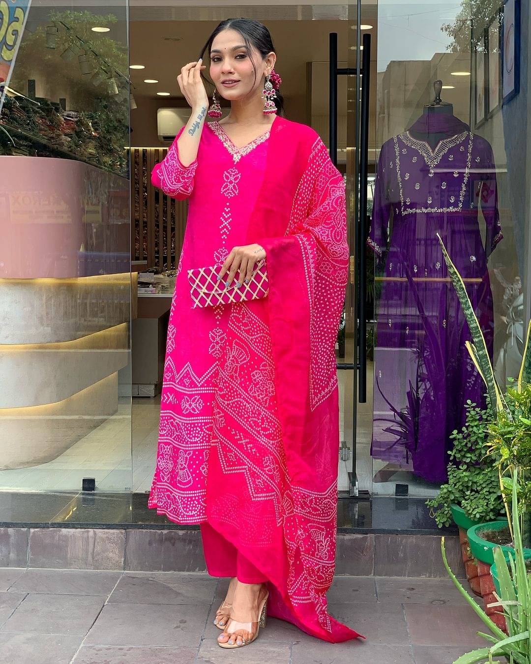 Fashionfricks Women Crepe Self Design Straight Kurti With Pants ( Pink ) Fashionfricks Women Crepe Self Design Straight Kurti With Pants ( Pink )