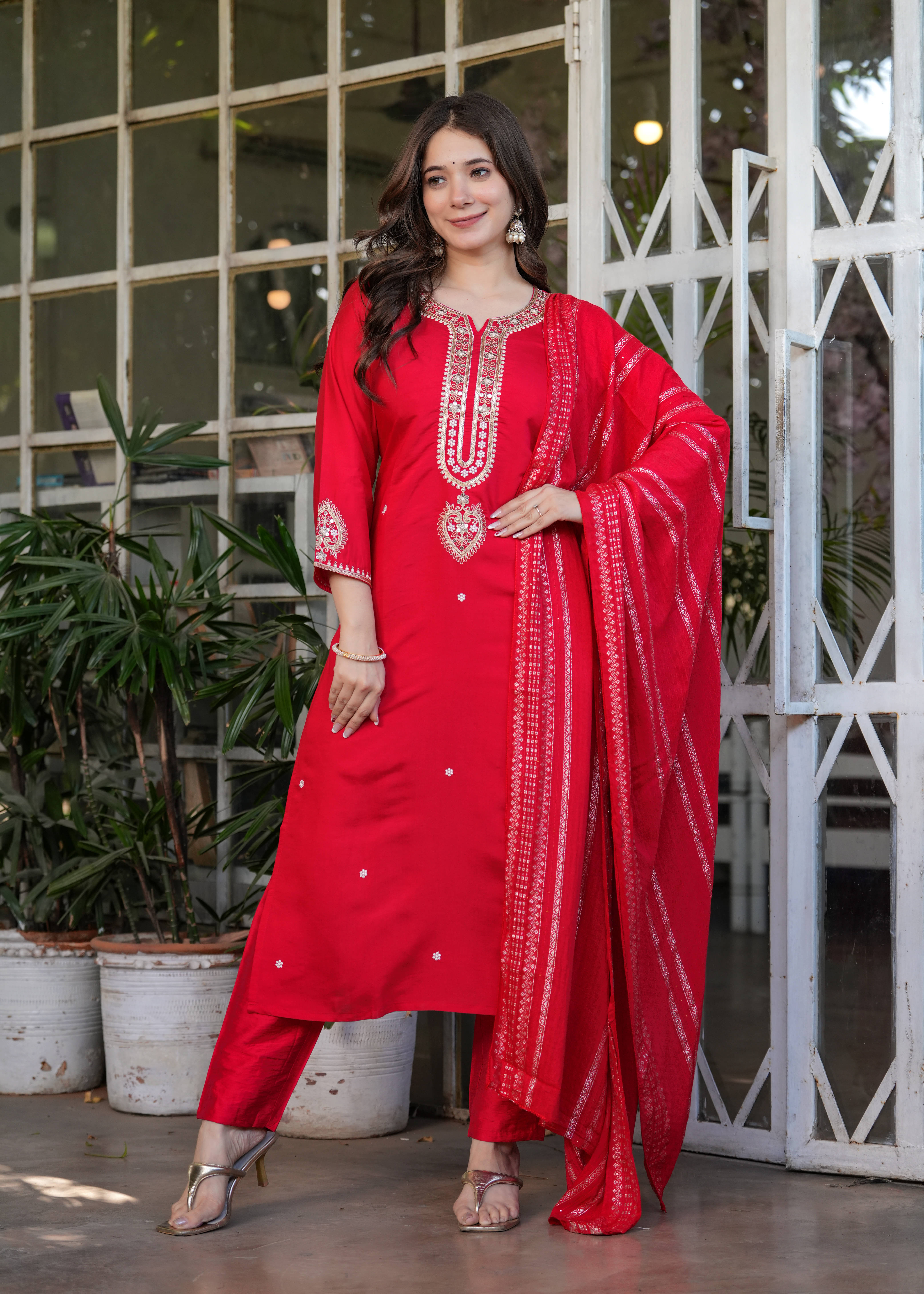 VS MALL Women Chanderi Embroidered Straight Kurti With Pants ( Red )     			VS MALL Women Chanderi Embroidered Straight Kurti With Pants ( Red )
