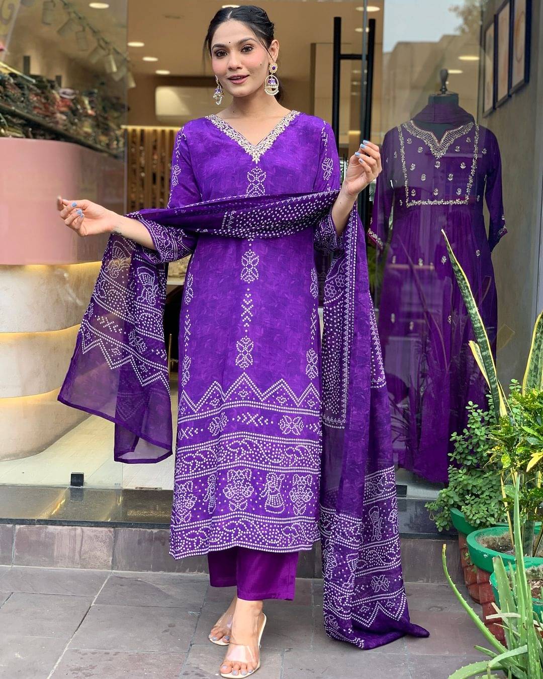 VS MALL Women Crepe Embroidered Straight Kurti With Pants ( Purple ) VS MALL Women Crepe Embroidered Straight Kurti With Pants ( Purple )