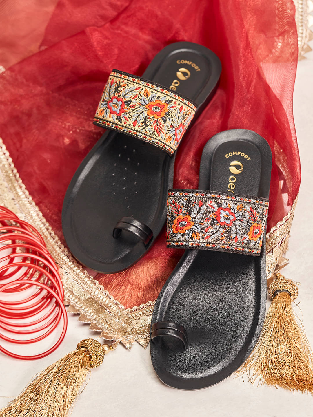     			Aeroblu Black Women's Slipper