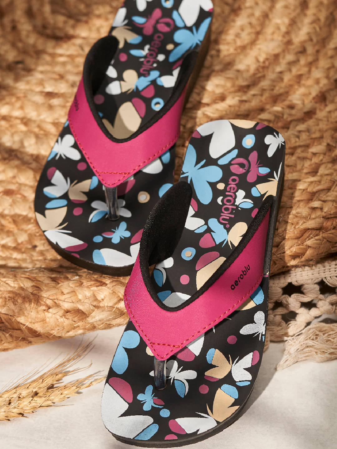     			Aeroblu Red Women's Slipper