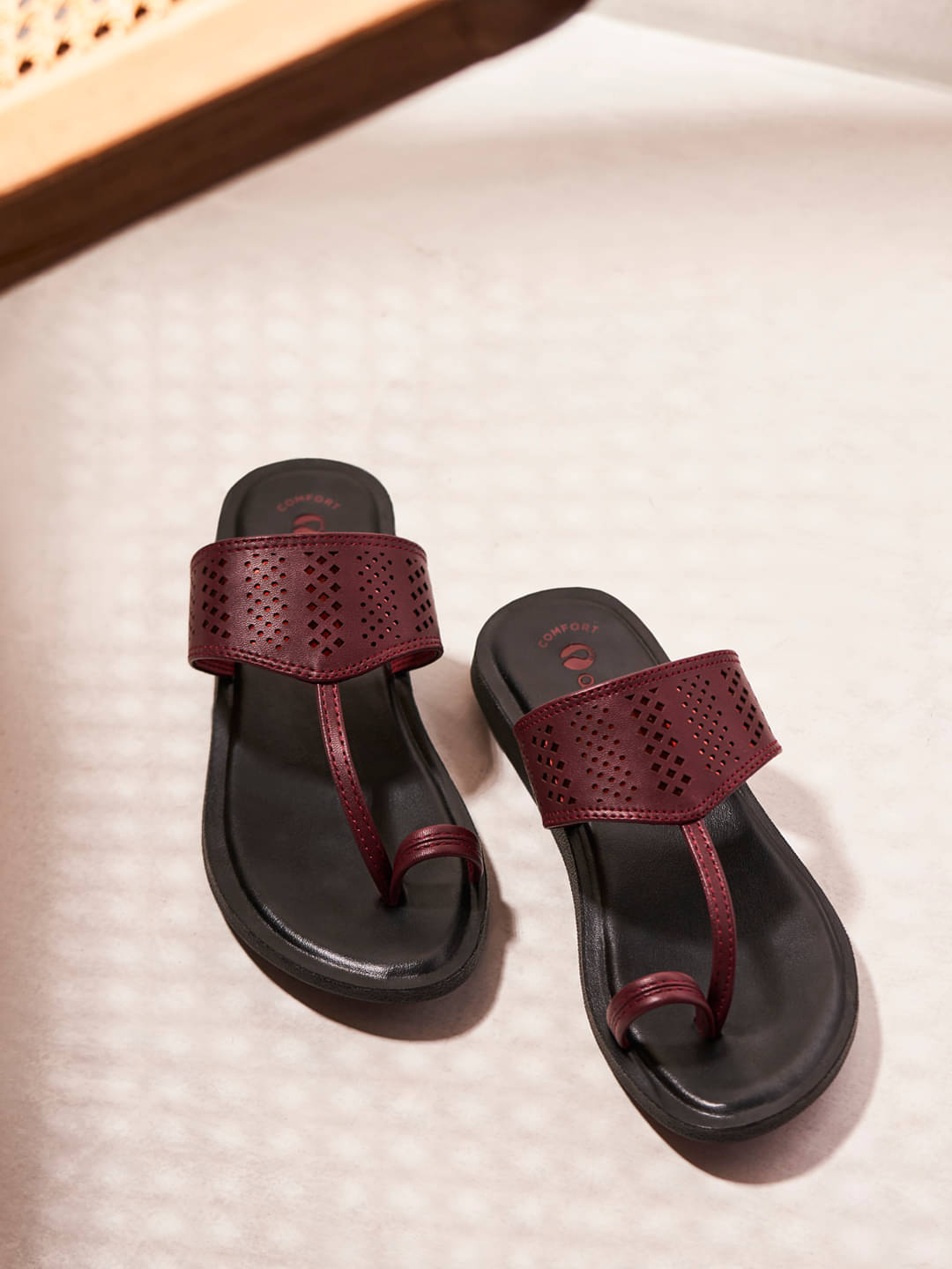     			Aeroblu Wine Women's Slipper