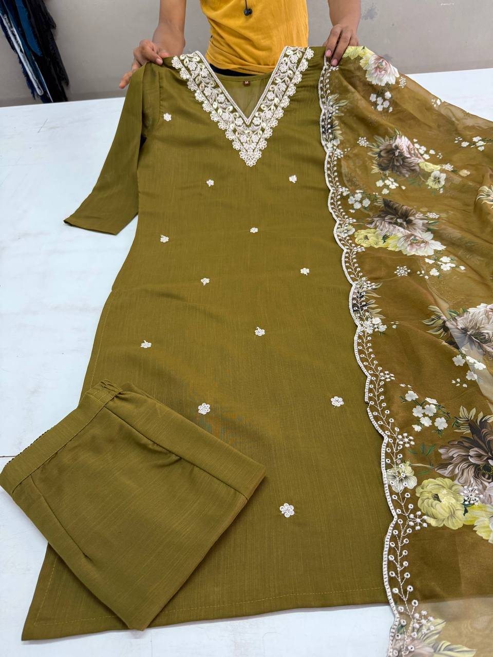     			C4A Women Rayon Embroidered Straight Kurti With Pants ( Green )