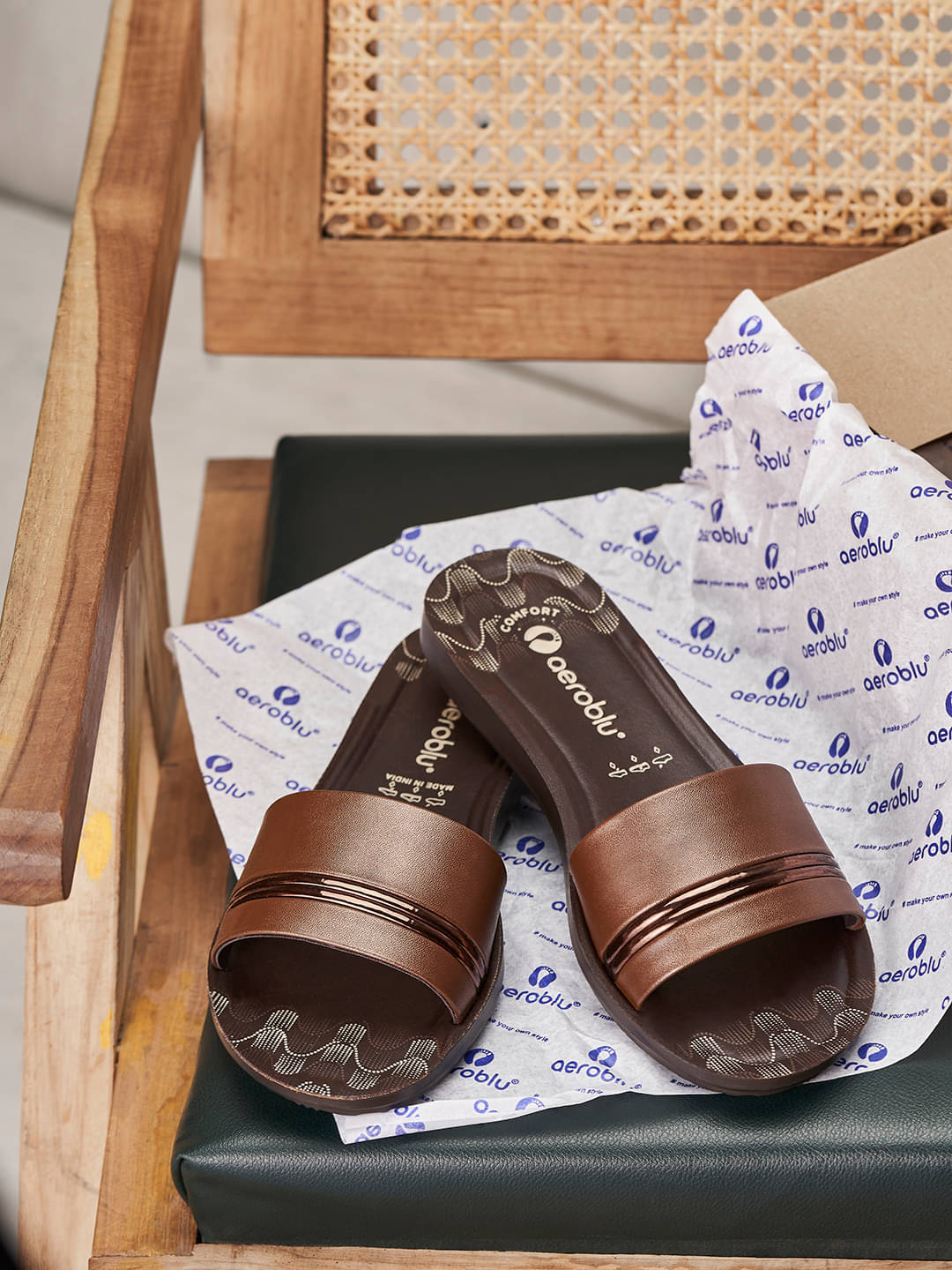     			Aeroblu Bronze Women's Slipper