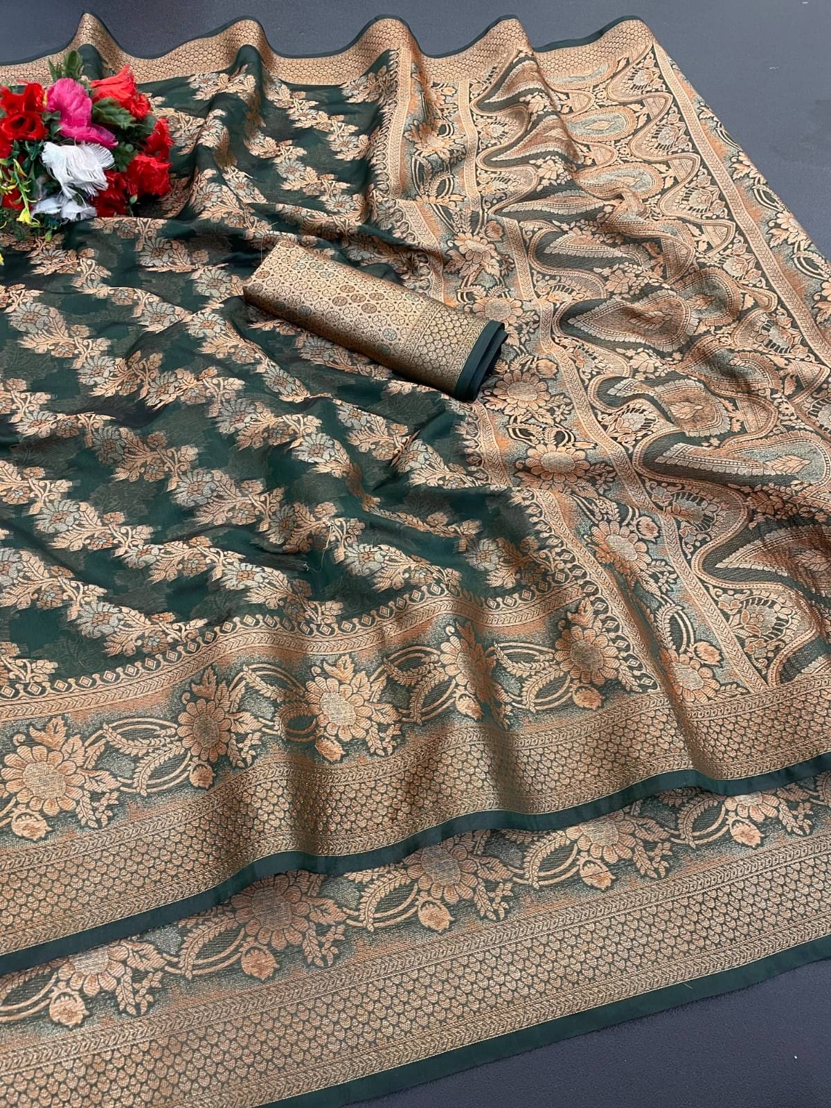 Aika Organza Printed Regular Saree With Unstitched Blouse Piece ( Green ) Aika Organza Printed Regular Saree With Unstitched Blouse Piece ( Green )