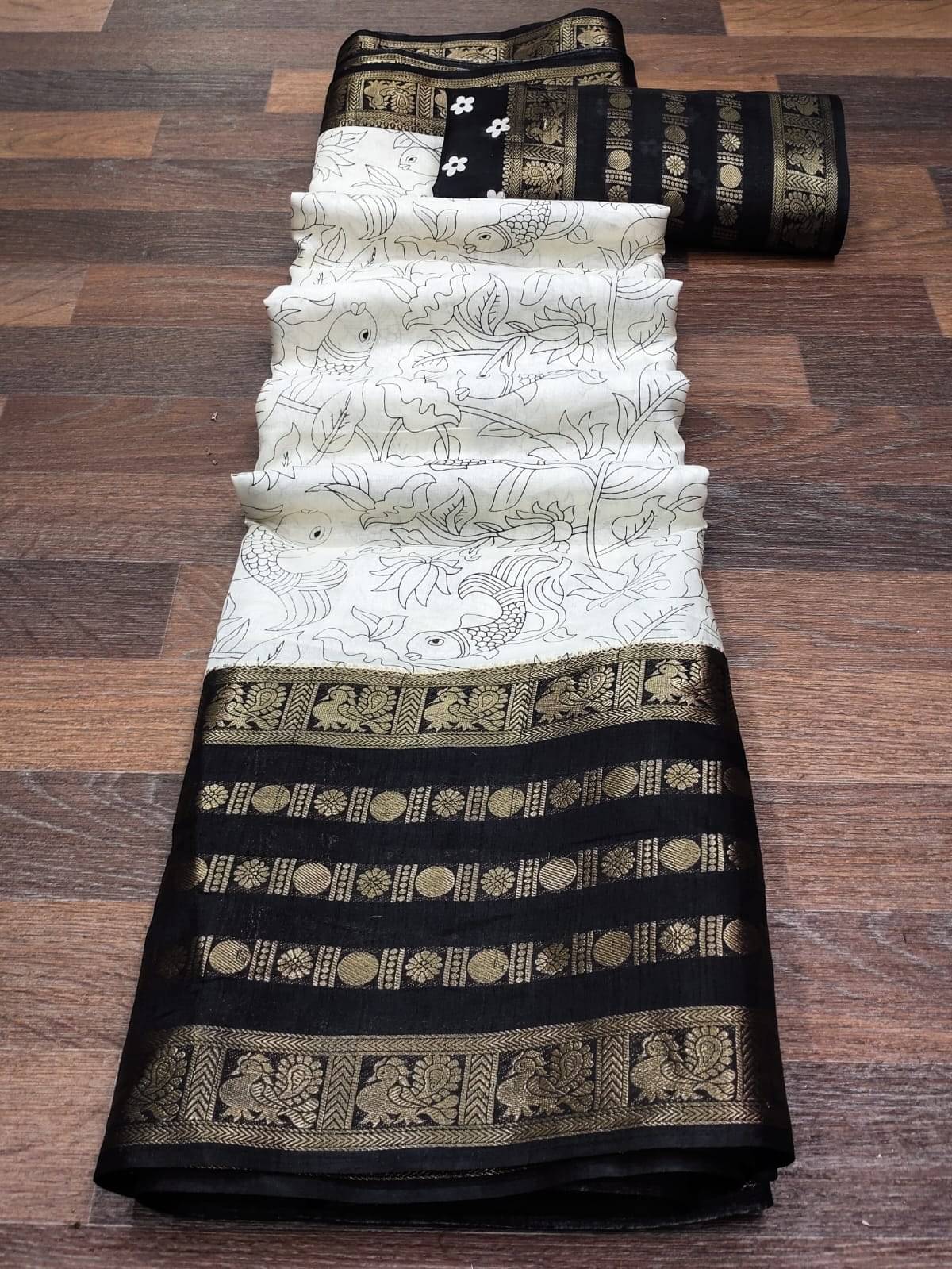 A TO Z CART Art Silk Printed Regular Saree With Unstitched Blouse Piece ( White ) A TO Z CART Art Silk Printed Regular Saree With Unstitched Blouse Piece ( White )