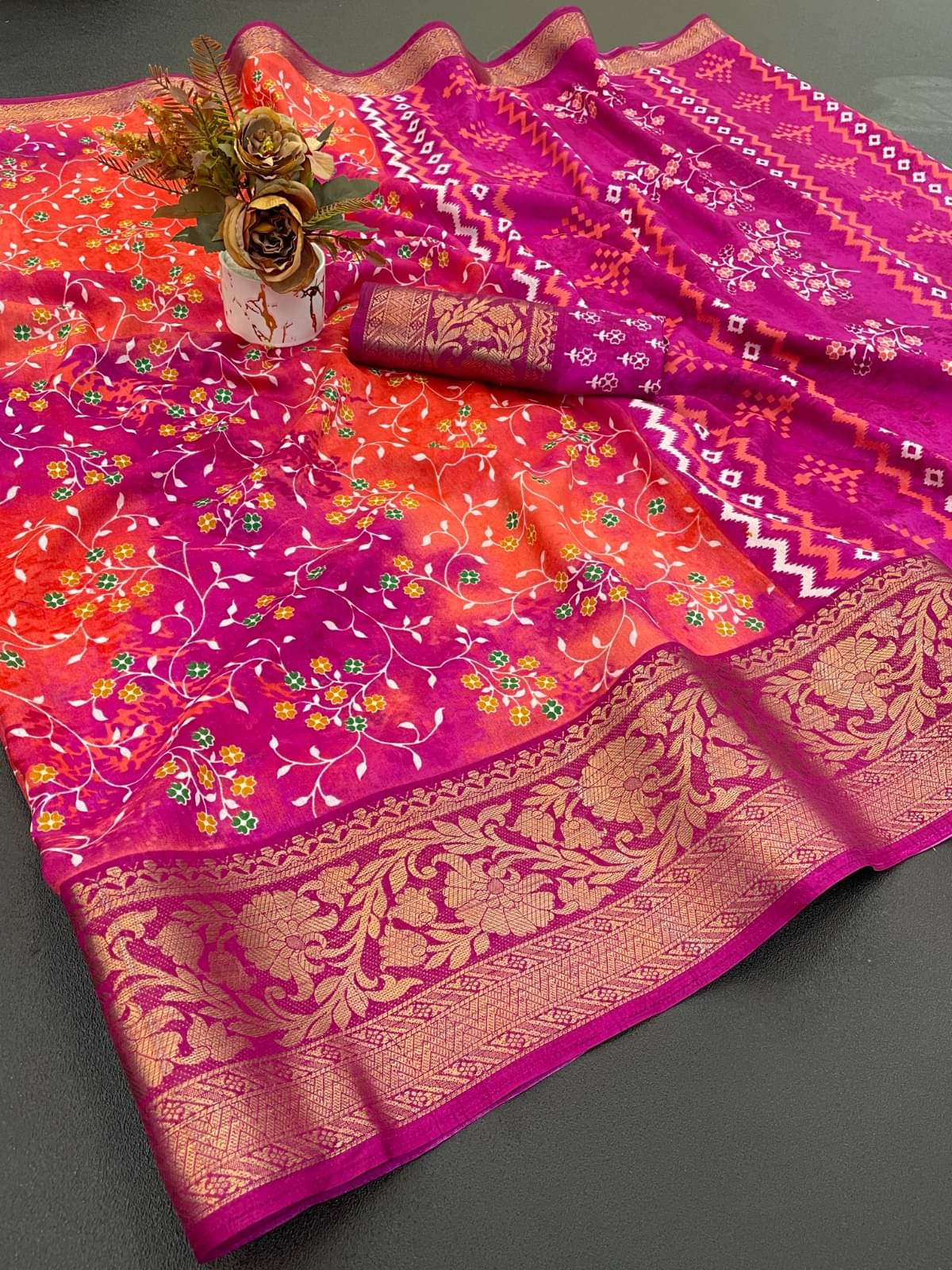 Apnisha Art Silk Printed Regular Saree With Unstitched Blouse Piece ( Pink ) Apnisha Art Silk Printed Regular Saree With Unstitched Blouse Piece ( Pink )