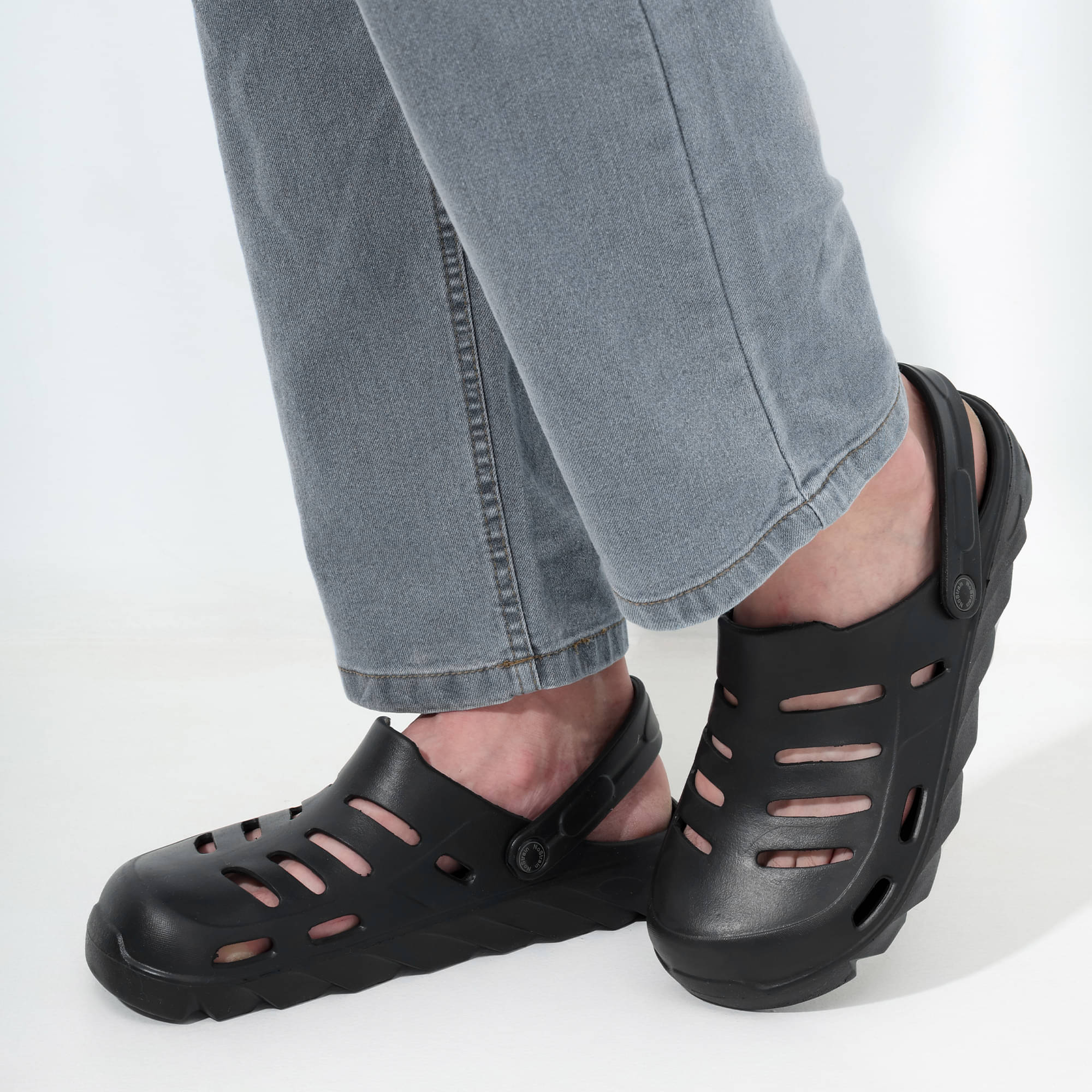     			NoStrain - Black Men's Clogs