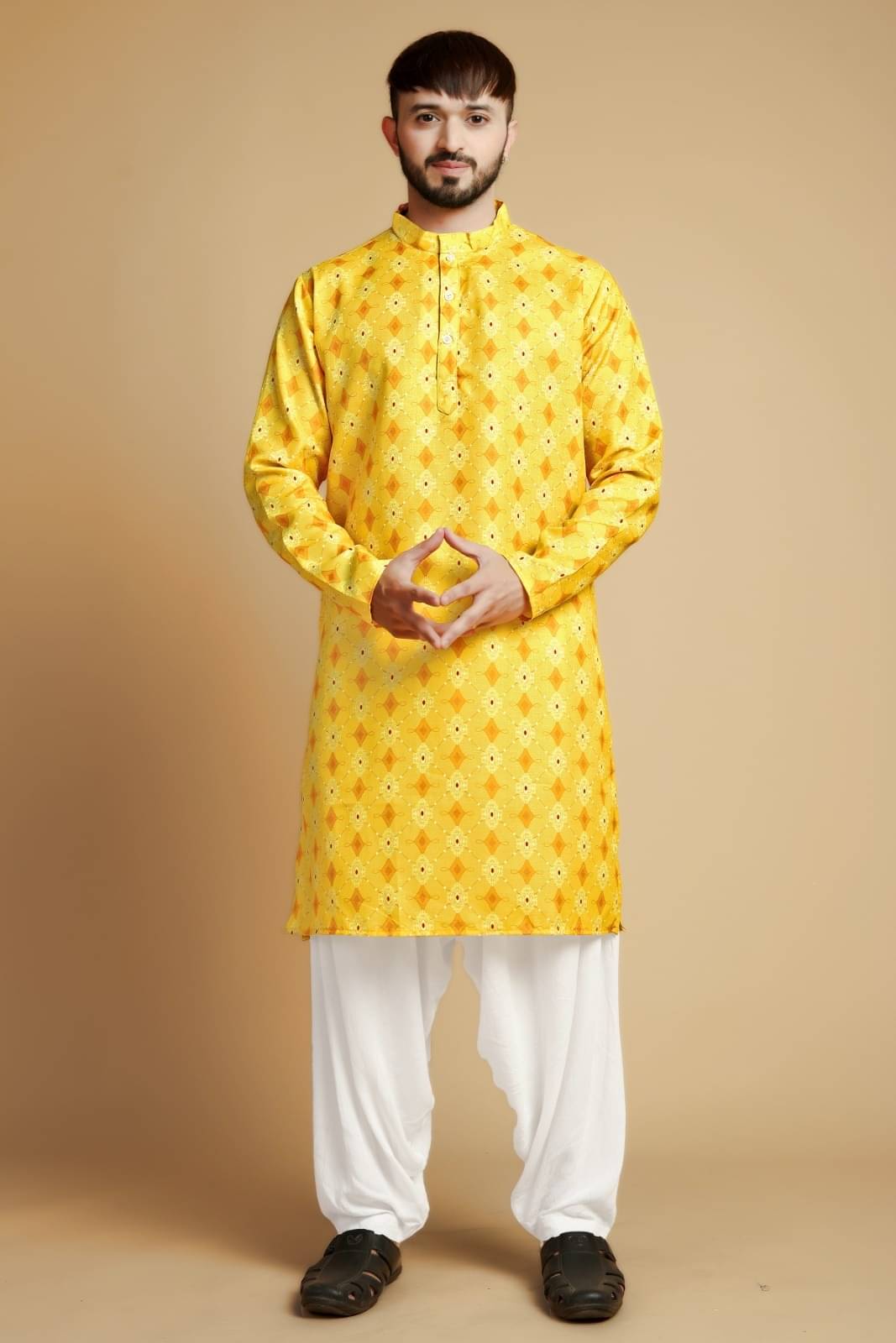 SPARSH ETHNICS Yellow Cotton Blend Men's Regular Kurta ( Pack of 1 ) SPARSH ETHNICS Yellow Cotton Blend Men's Regular Kurta ( Pack of 1 )