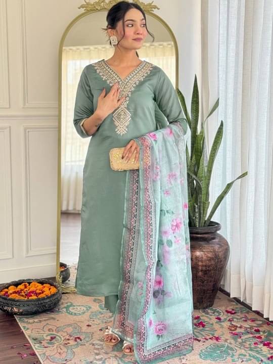     			C4A Women Rayon Embroidered Straight Kurti With Pants ( Green )