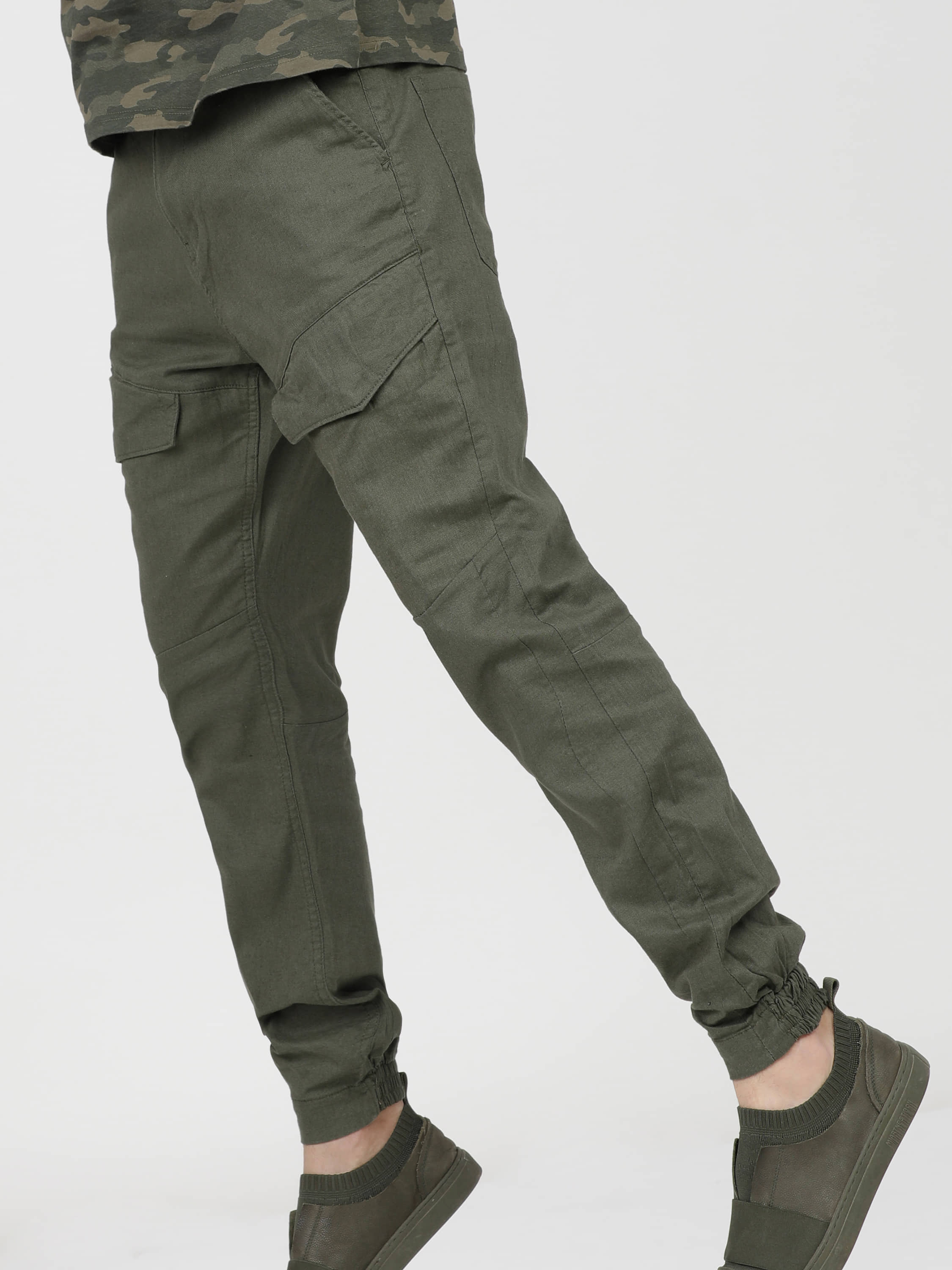 Highlander Slim Men's Joggers - Olive ( Pack of 1 ) - Trousers | Buy online on ZillyBuy