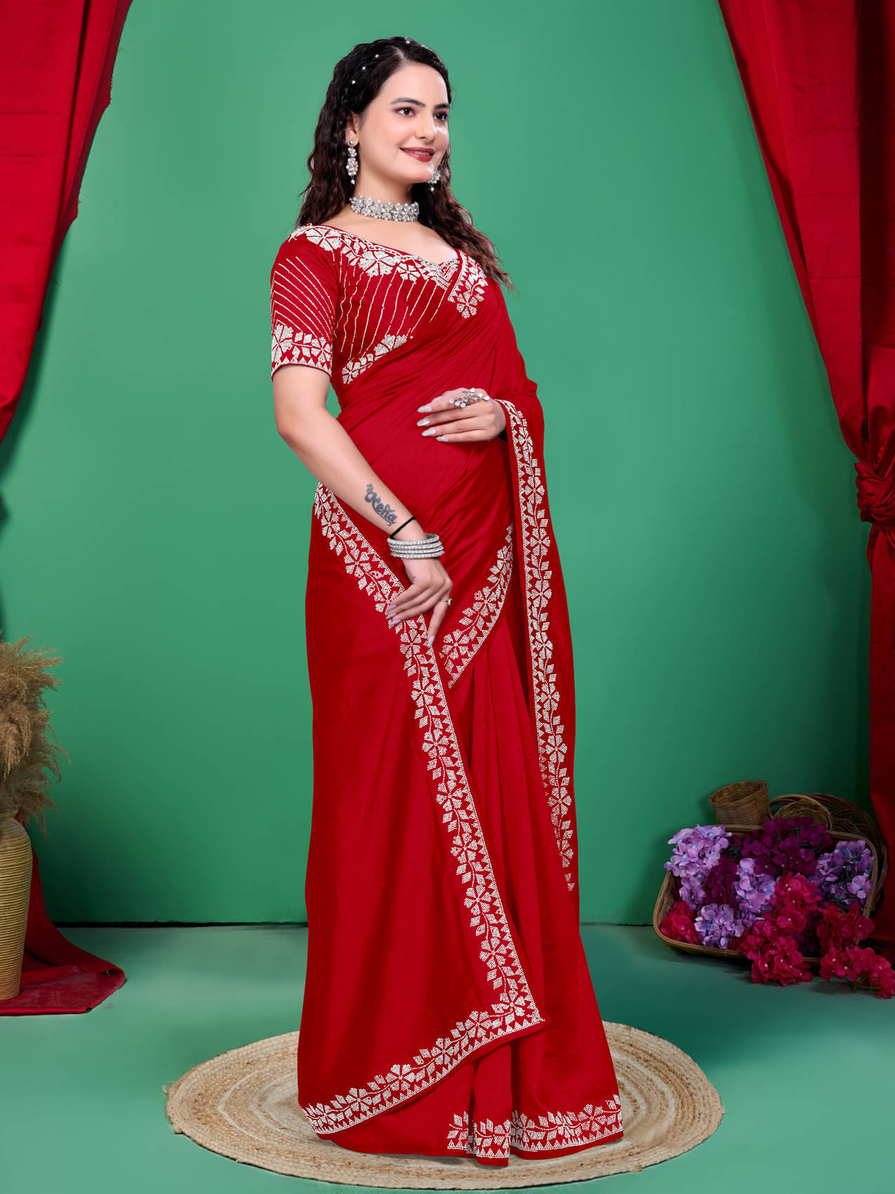 Nahik Fab Chiffon Solid Regular Saree With Unstitched Blouse Piece ( Red ) Nahik Fab Chiffon Solid Regular Saree With Unstitched Blouse Piece ( Red )