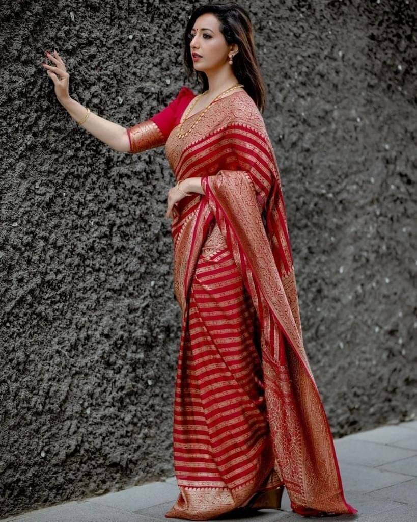 Spetila Silk Blend Woven Design Kanjeevaram Sarees With Unstitched Blouse Piece ( Red ) Spetila Silk Blend Woven Design Kanjeevaram Sarees With Unstitched Blouse Piece ( Red )