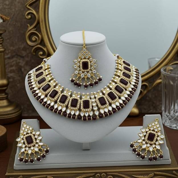     			TESSARA Maroon Alloy Necklace Set ( Pack of 1 )