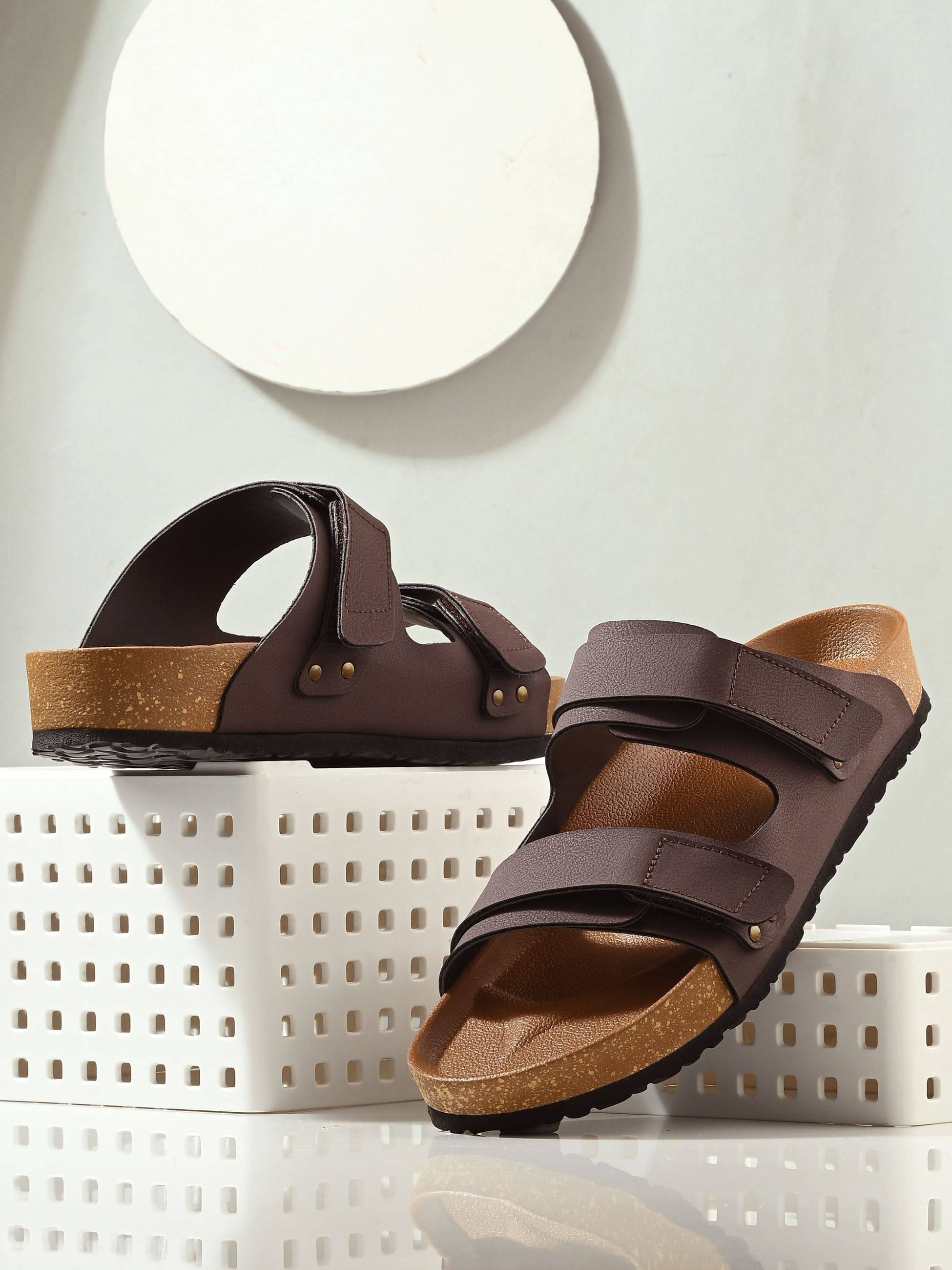     			UNDERROUTE - Brown Men's Sandals