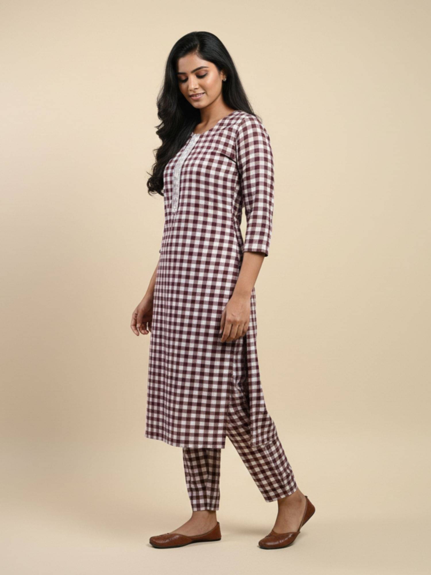 Al Hamdan Women Woollen Printed Straight Kurti ( Maroon ) Al Hamdan Women Woollen Printed Straight Kurti ( Maroon )