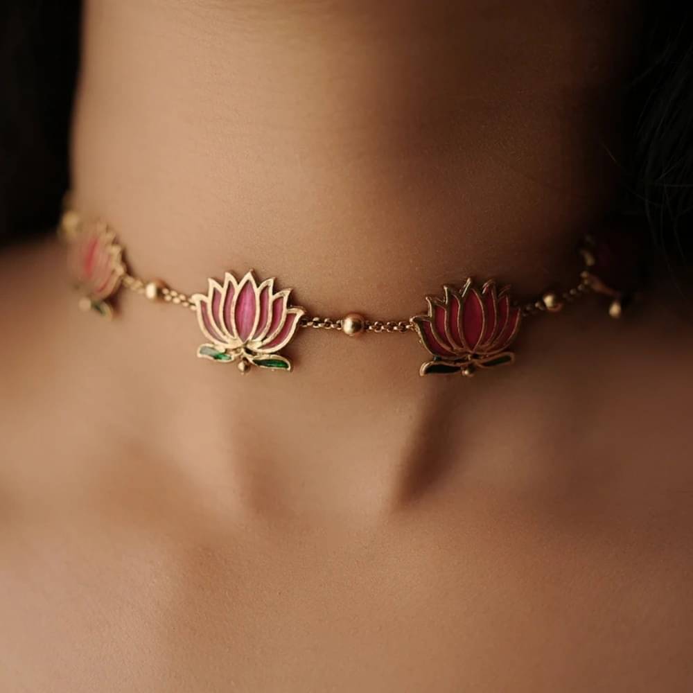     			Gigev Multi Color Brass Necklace Set ( Pack of 1 )