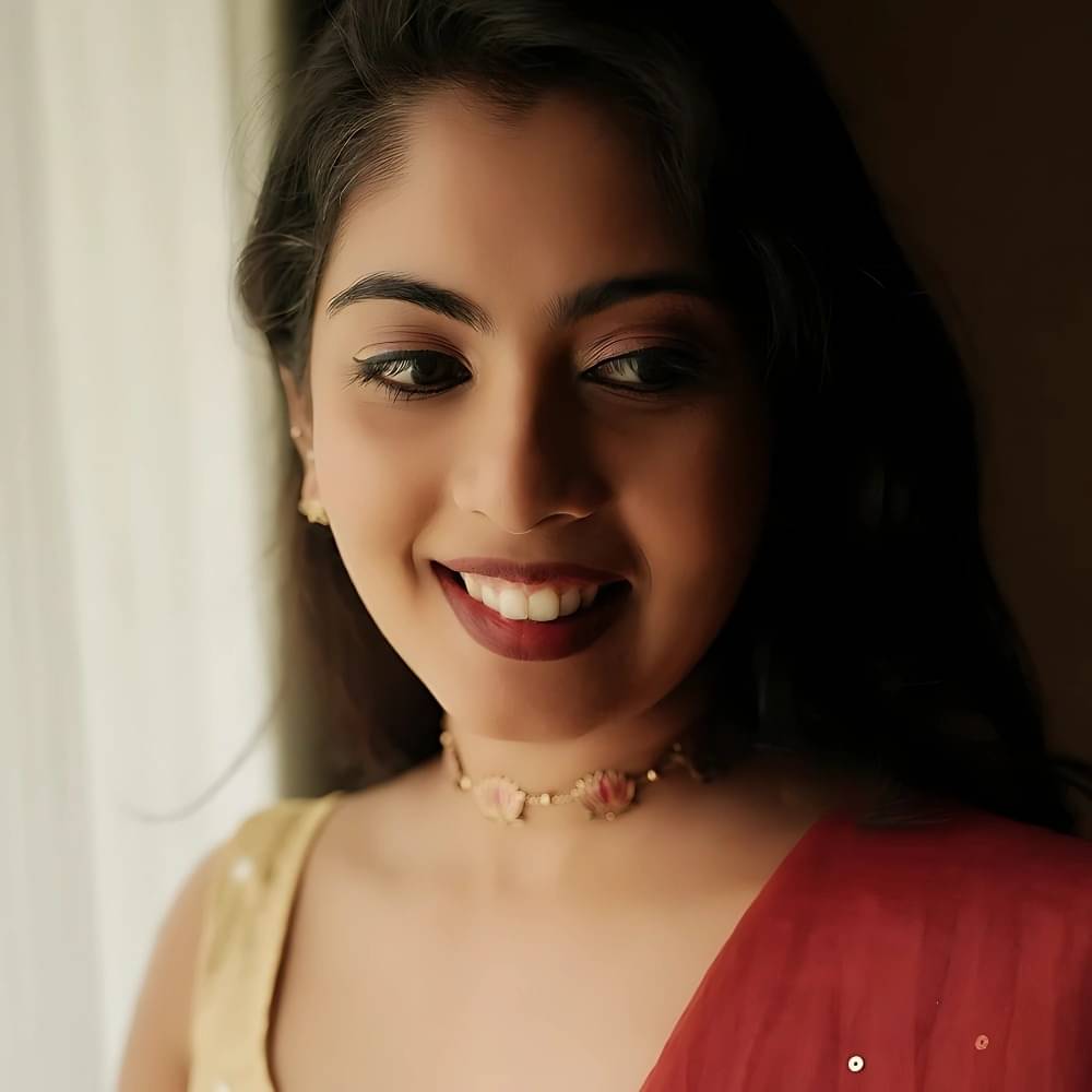     			Gigev Multi Color Brass Necklace Set ( Pack of 1 )