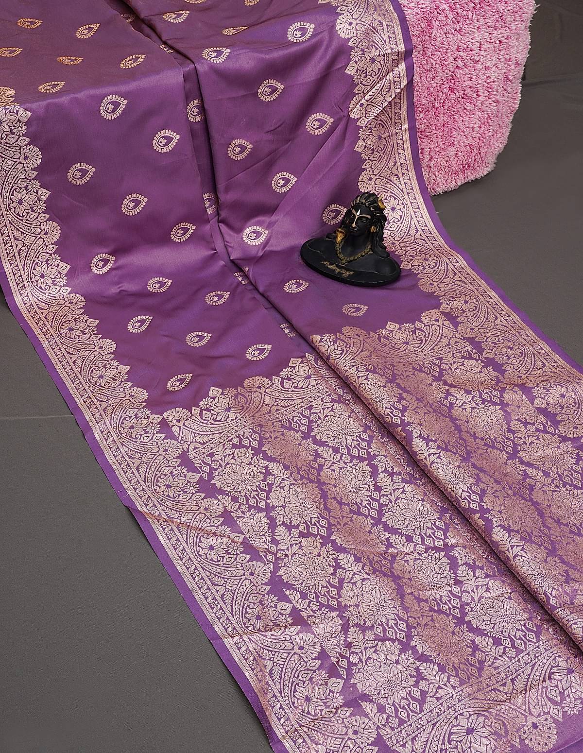     			ISARA Satin Solid Banarasi saree With Unstitched Blouse Piece ( Purple )