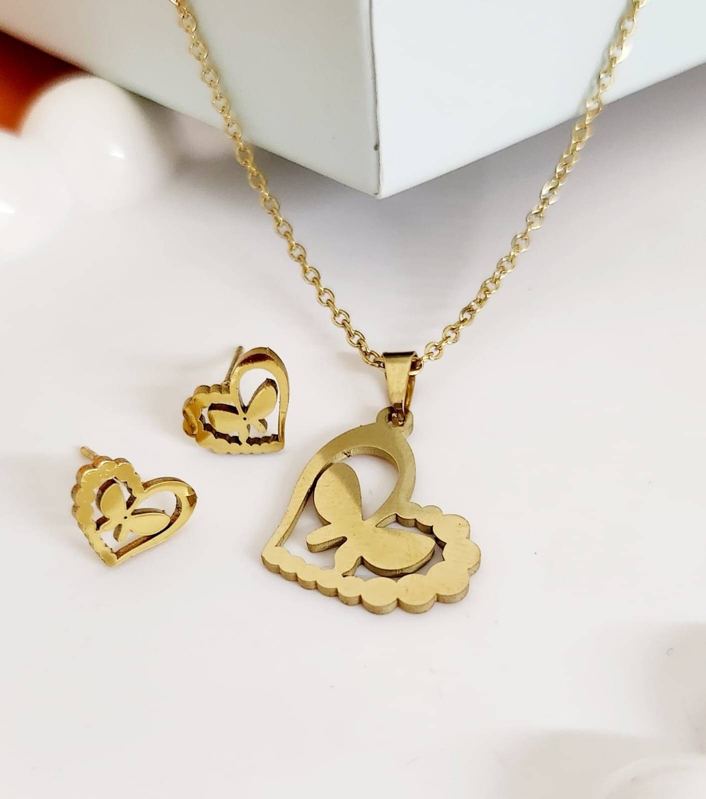 Piu Jewels Gold Plated Chains Combo ( Set of 1 ) Piu Jewels Gold Plated Chains Combo ( Set of 1 )