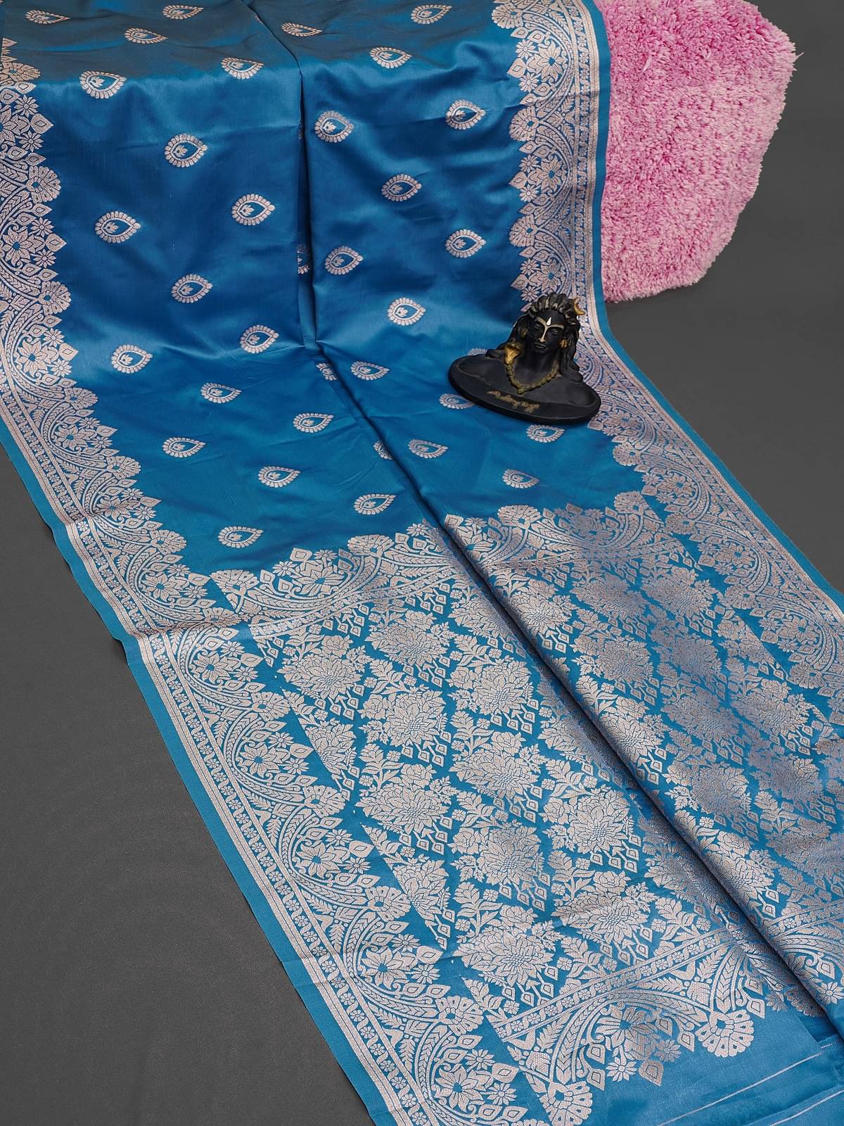     			Semore Satin Solid Banarasi saree With Unstitched Blouse Piece ( Blue )