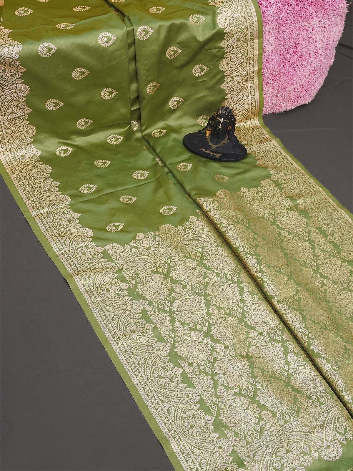     			Semore Satin Solid Banarasi saree With Unstitched Blouse Piece ( Peach )