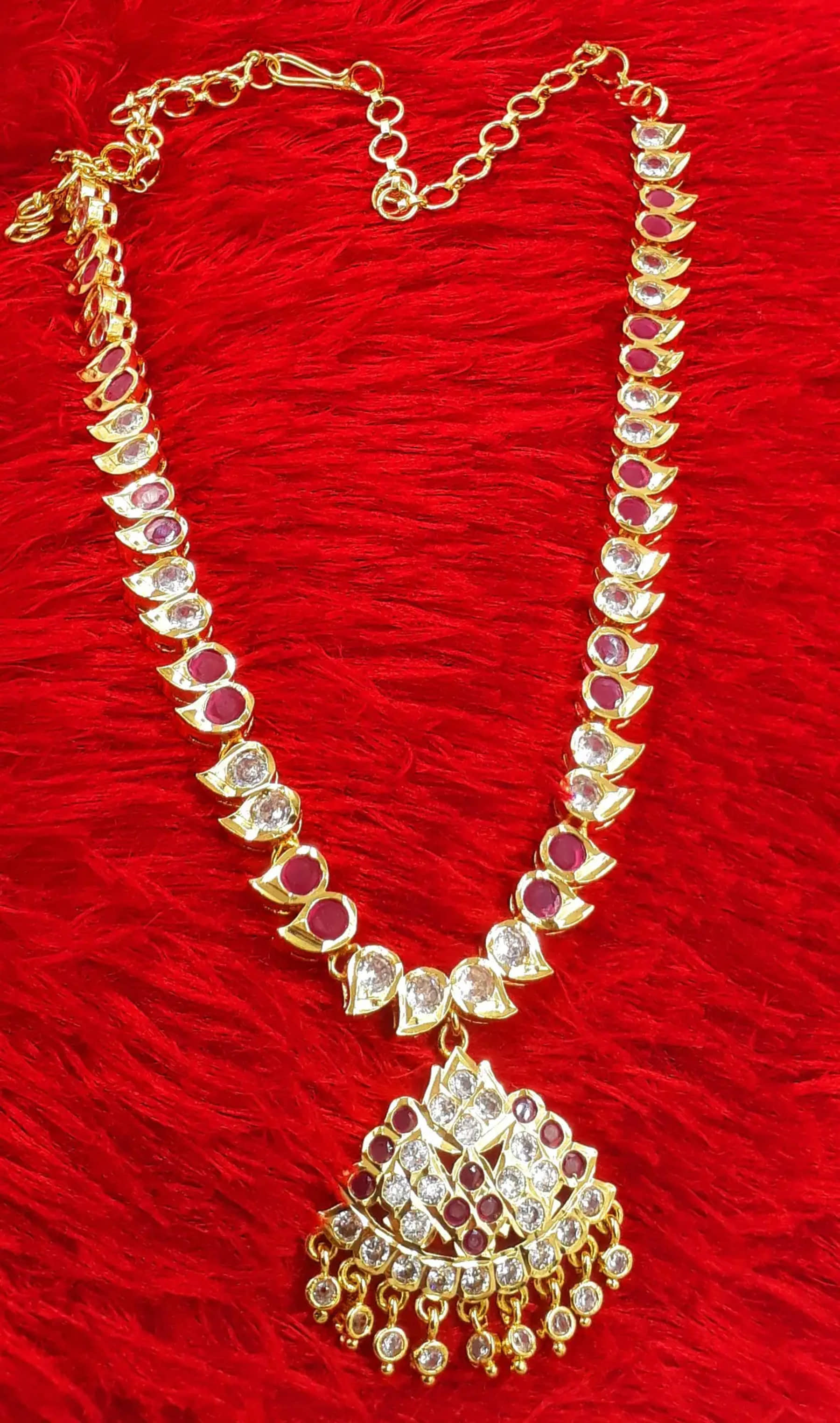 ROFARWORD Gold Brass Necklace Set ( Pack of 1 )