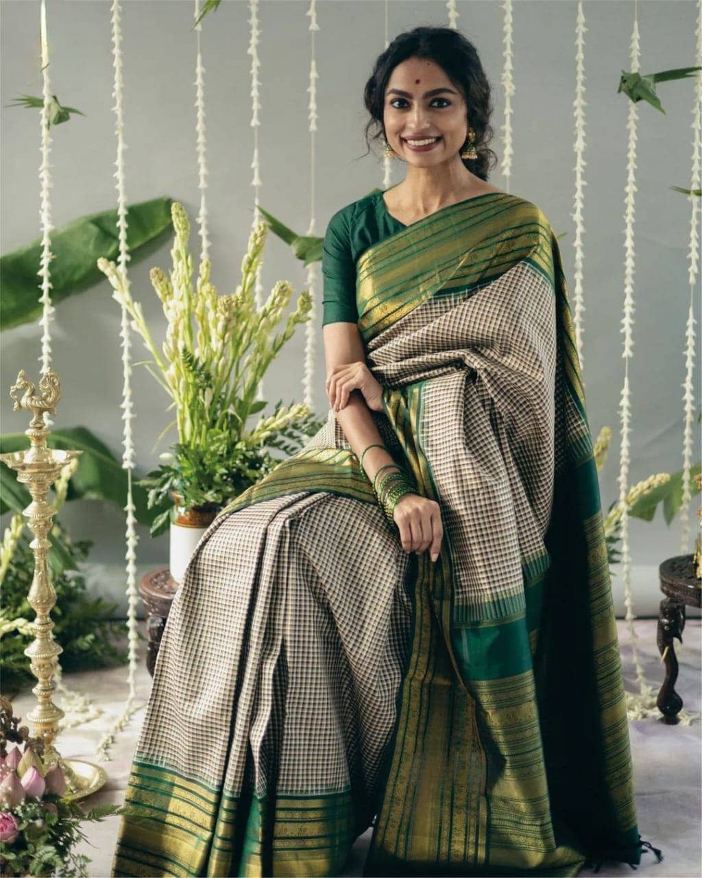fab woven Art Silk Checked Kanjeevaram Sarees With Unstitched Blouse Piece ( White ) - Sarees | Buy online on ZillyBuy