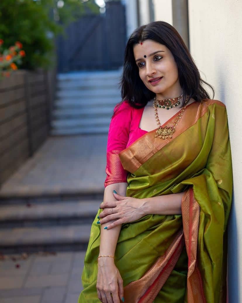 fab woven Art Silk Woven Design Banarasi saree With Unstitched Blouse Piece ( Light Green ) - Sarees | Buy online on ZillyBuy