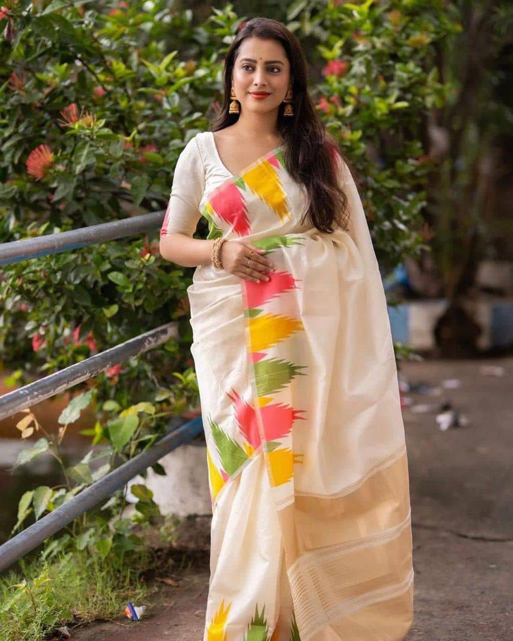 fab woven Art Silk Woven Design Banarasi saree With Unstitched Blouse Piece ( White ) - Sarees | Buy online on ZillyBuy
