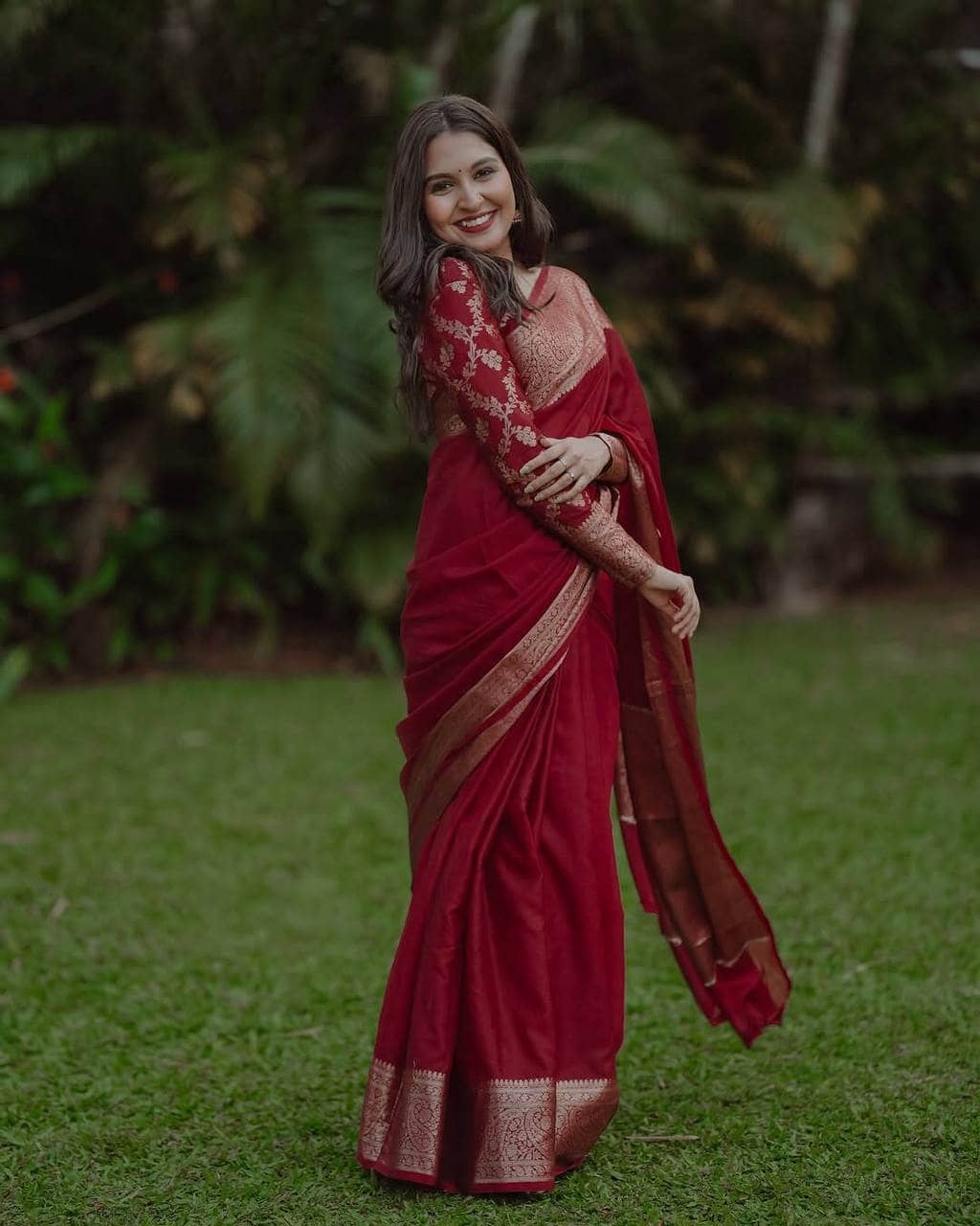 fab woven Art Silk Woven Design Banarasi saree With Unstitched Blouse Piece ( Maroon ) - Sarees | Buy online on ZillyBuy