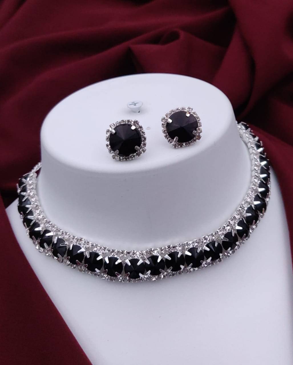     			Generic Black Alloy Necklace Set ( Pack of 1 )