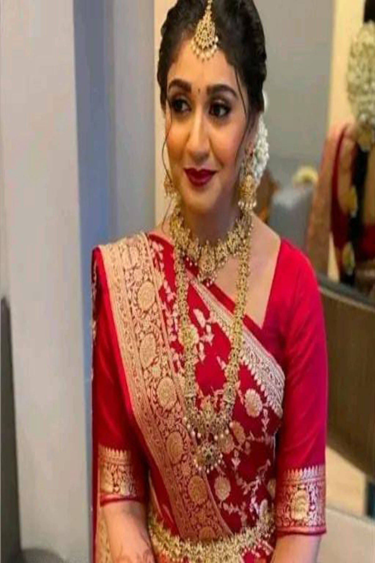 LUXEWOVEN Art Silk Woven Banarasi saree With Unstitched Blouse Piece ( Red ) LUXEWOVEN Art Silk Woven Banarasi saree With Unstitched Blouse Piece ( Red )