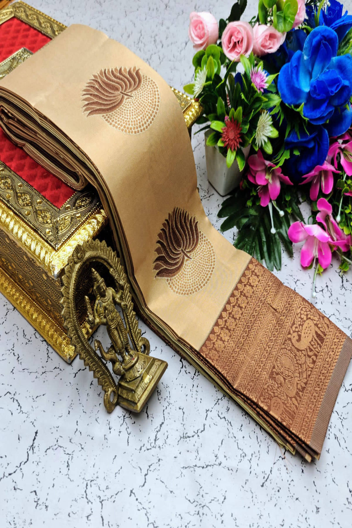 LUXEWOVEN Art Silk Woven Design Banarasi saree With Unstitched Blouse Piece ( Cream ) LUXEWOVEN Art Silk Woven Design Banarasi saree With Unstitched Blouse Piece ( Cream )